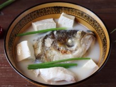 鱼头豆腐是杭州名菜 鱼头豆腐与乾隆的故事