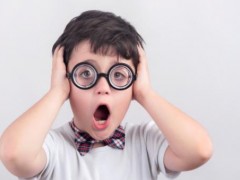 宅娃多近视 小孩子近视眼分清真假近视再对症下药