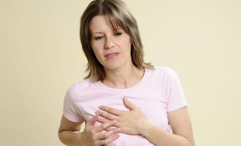 女性来例假前乳房胀痛的原因 例假前乳房胀痛该怎么缓解