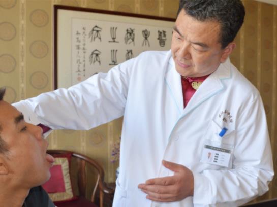 泰斗中医院闵真诚：家族四代为医，以发扬中医文化为己任