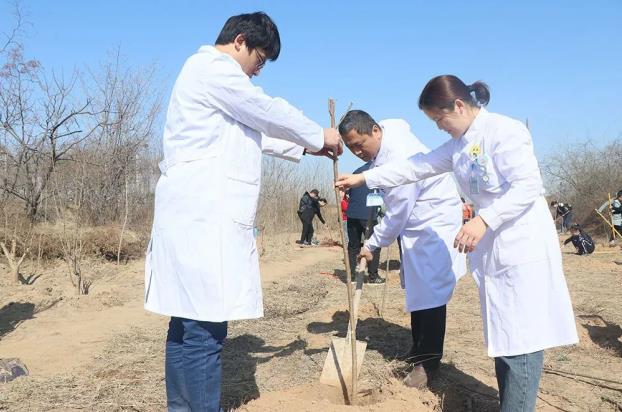 爱家园·享健康—郑州博大男科医院医院植树节活动