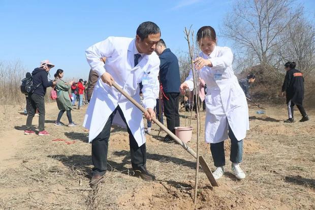 爱家园·享健康—郑州博大男科医院医院植树节活动