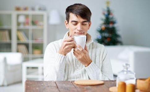 男人护肤防皱纹 多喝牛奶效果好 能让皱纹减少的食物