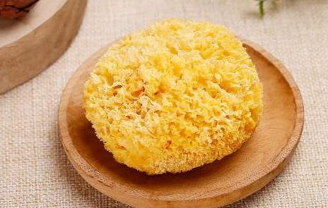 如何挑选优质银耳？干银耳什么颜色的最好？
