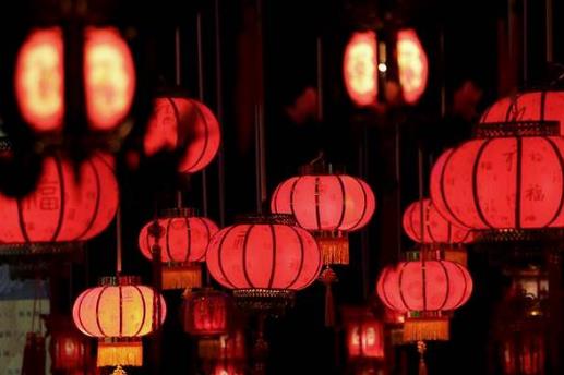 去年的灯笼今年春节还能挂不？过年挂灯笼什么时候挂最好