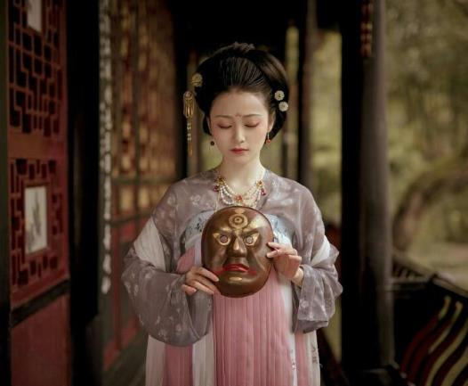 汉服上襦很透该怎么办？汉服里面一定要穿内搭吗