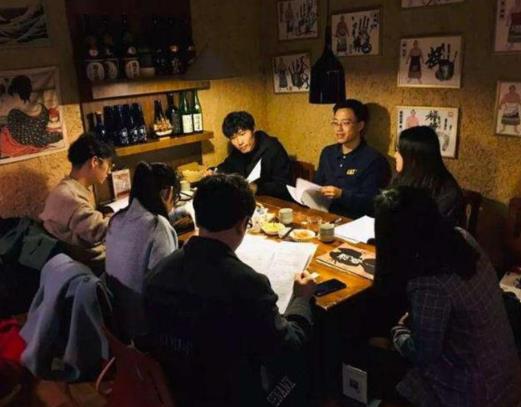 线下剧本杀可以带手机吗？玩剧本杀要换衣服吗