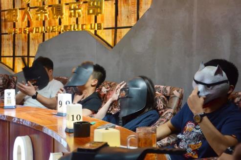 线下剧本杀可以带手机吗？玩剧本杀要换衣服吗