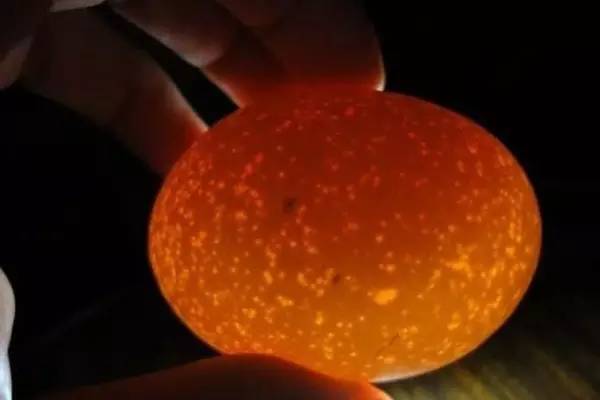 网上流传的煮鸡蛋时间秘籍 吃了没煮熟的溏心蛋对人好不好