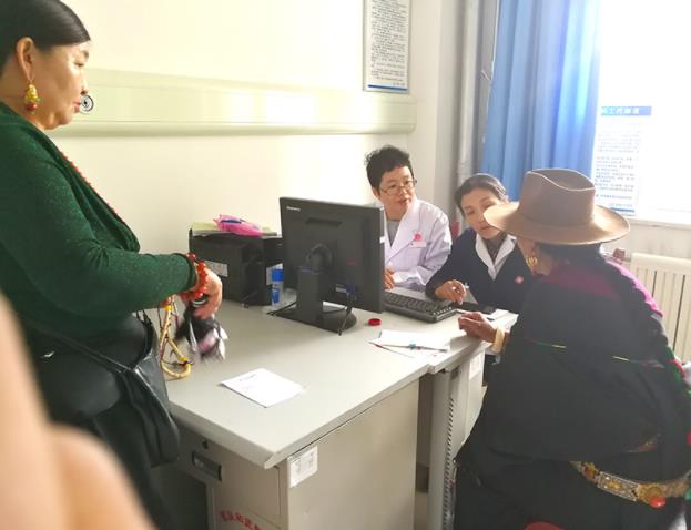 非公医疗机构成为健康扶贫新力量 五洲妇儿医院专家赴玉树帮扶
