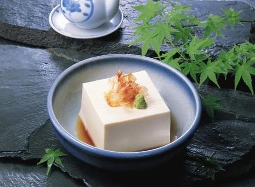 豆腐的嘌呤有多少？豆腐吃了发苦有毒吗