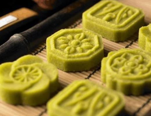 做绿豆糕泡绿豆需要泡多久？做绿豆糕要如何去皮？