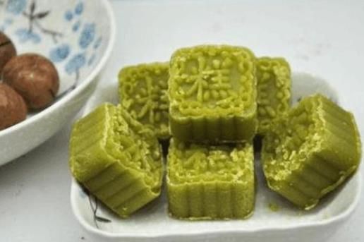 做绿豆糕泡绿豆需要泡多久？做绿豆糕要如何去皮？