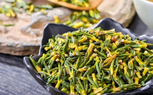 莲子心可以吃吗？莲子心茶的功效有哪些？
