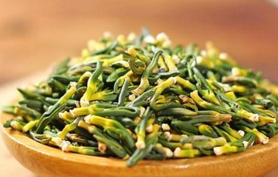 莲子心可以吃吗？莲子心茶的功效有哪些？