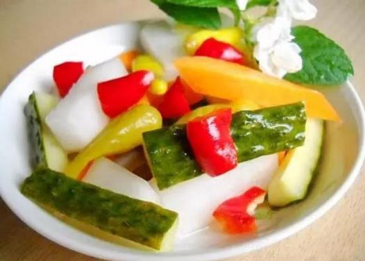 泡菜泡几天吃最安全？泡菜坛子是玻璃的好还是陶瓷的好？