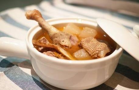 做老鸭汤怎么去除腥味？做老鸭汤是公鸭好还是母鸭好？