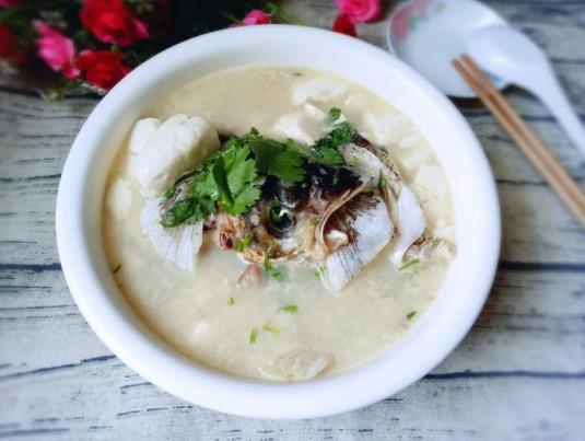 做鱼头豆腐汤选哪种鱼头好？鱼头豆腐汤的鱼头不煎可以吗？