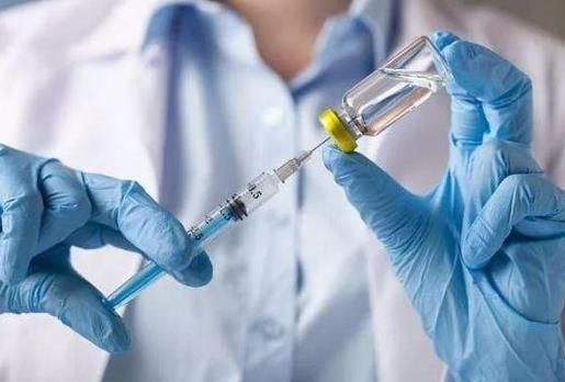 打完新冠疫苗需要忌口吗？不打新冠疫苗影响出行吗？