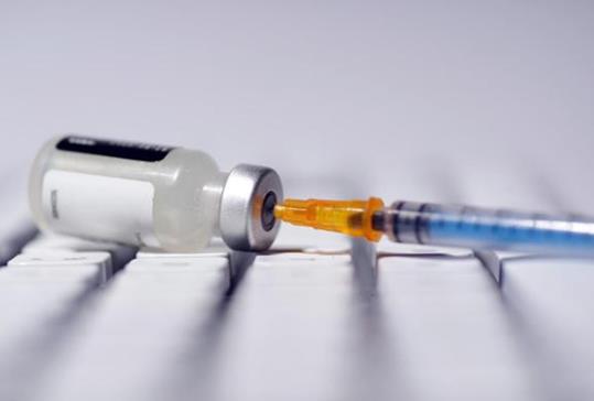 打新冠疫苗有哪些过敏的症状？打了新冠疫苗出现不良反应怎么办