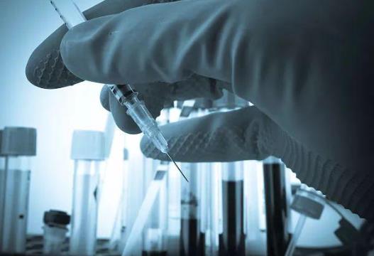 打过新冠疫苗还会感染新冠吗？打新冠疫苗二天后能吃感冒药吗？