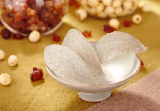 燕窝偏黄是什么原因？炖燕窝可以放蜂蜜吗？