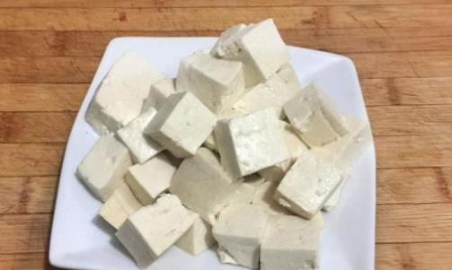 豆腐不要和什么一起吃？哪些人不宜吃豆腐？