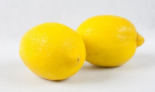 柠檬皮可以泡水喝吗？柠檬皮泡水喝会引起过敏吗？