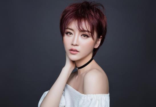 美瞳的度数怎么选择？为什么戴隐形眼镜感觉眼睛好干？