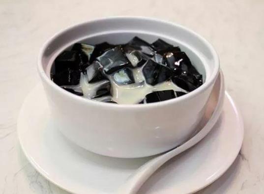 龟苓膏和烧仙草有什么区别？胃不好的人可以吃龟苓膏吗？