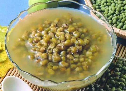 做绿豆汤要提前泡绿豆吗？怎么防止绿豆汤溢出？