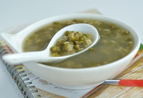 做绿豆汤怎么防止绿豆汤变红？绿豆汤适合什么时间喝？