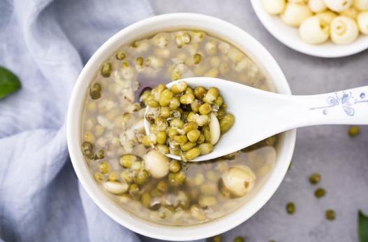 做绿豆汤要提前泡绿豆吗？怎么防止绿豆汤溢出？