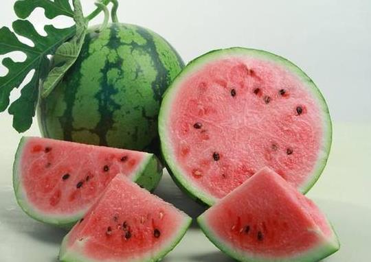吃西瓜会拉红色大便吗？西瓜可以加热吃吗？