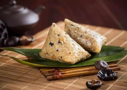 粽子煮好可以放锅里3小时吗？粽子带叶子能用微波炉加热吗