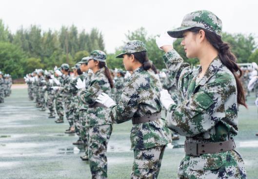 什么兵可以当军训教官？得了什么病大学才可以免军训？