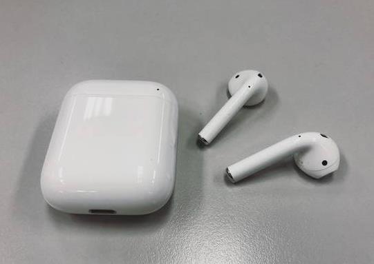 airpods充电仓会自己掉电吗？airpods充电仓一天就没电了是咋回事