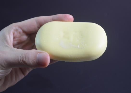 脸上有痘痘能用硫磺皂洗脸吗？硫磺皂洗澡会过敏吗？