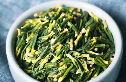 新鲜的莲子芯可以吃吗？吃莲子芯需要注意什么？