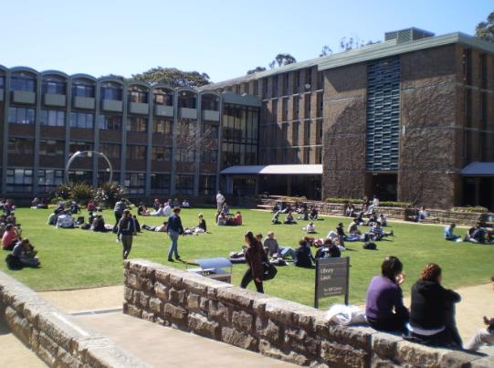 大学报到最晚可以晚几天？大学新生报到完可以出去吗？