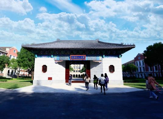 大学报到最晚可以晚几天？大学新生报到完可以出去吗？