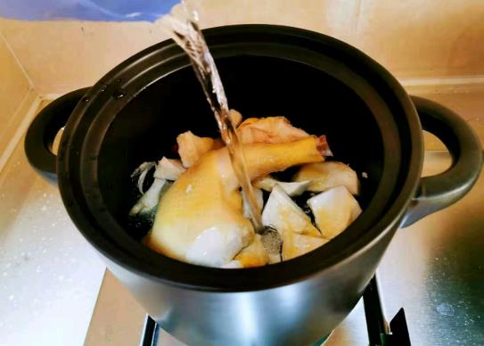 榴莲壳煲汤是上火的吗？榴莲壳煲汤需要晒干吗？