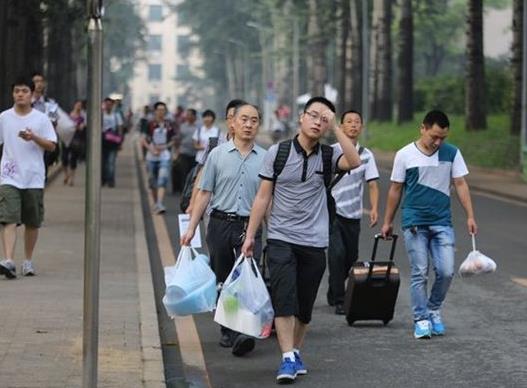 大学生有没有必要买平板？大一新生有必要买电脑吗？