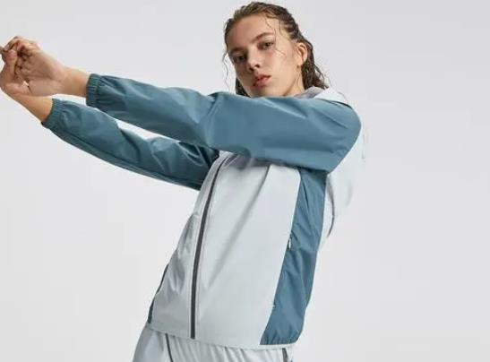 暴汗服里面要穿裤子吗？暴汗服减脂效果怎么样？
