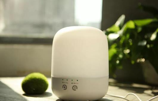 加湿器水没有用完可以一直放着吗？加湿器水没用完需要倒了吗？