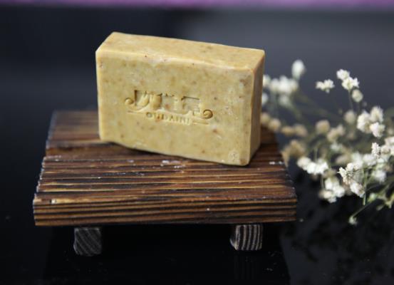 手工皂长出油斑是怎么回事？手工皂碱性对皮肤好吗？