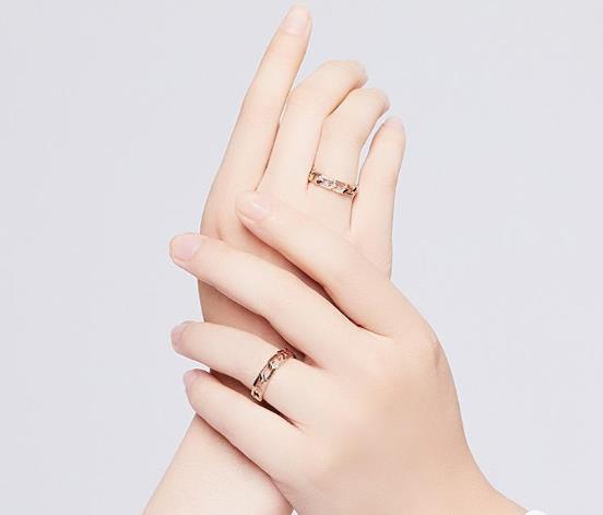 戴戒指有勒痕是紧了吗？如何防止戒指勒痕加深？