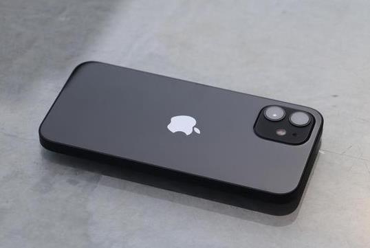 苹果为什么一直不出息屏显示？iPhone13容量有多大？