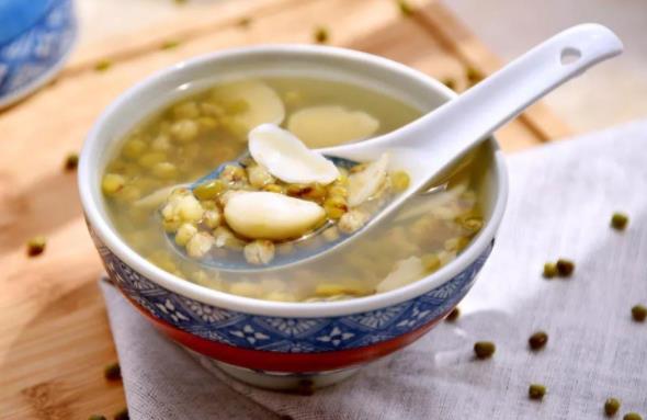 喝绿豆汤的功效是什么？绿豆汤跟哪些食物搭配一起效果最好