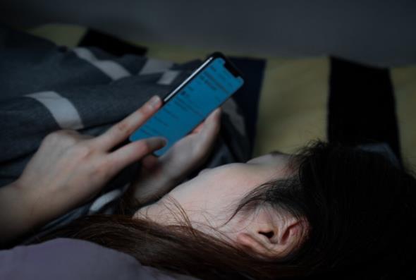 经常熬夜抽烟的人会爆瘦吗？失眠的时候应该继续睡吗